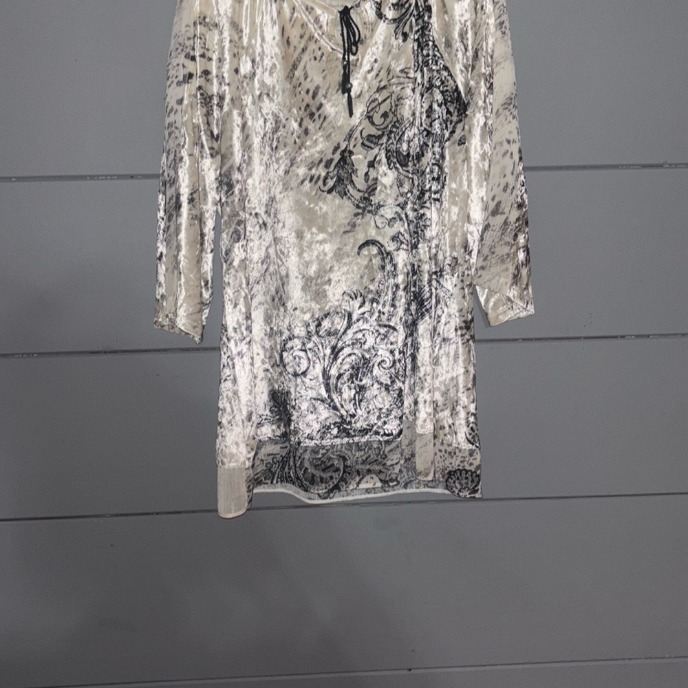 Chic Velvet Tunic with Black Design